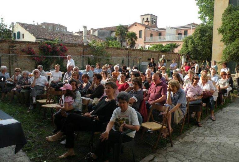 amici casa famiglia