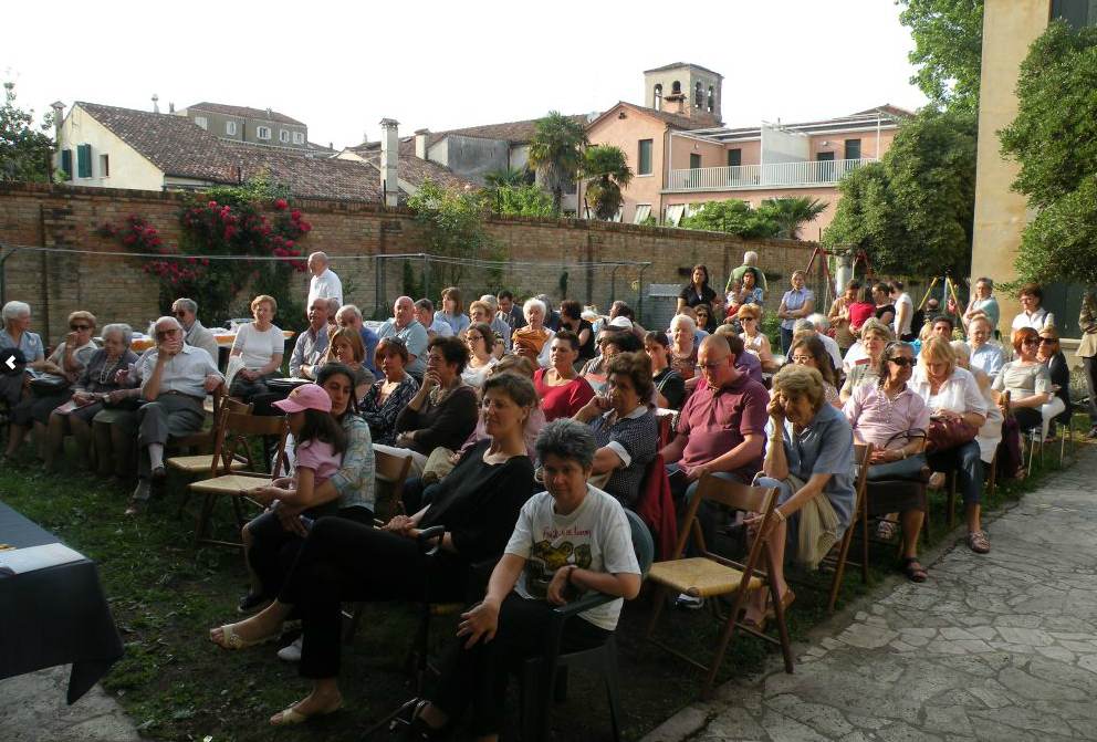 amici casa famiglia