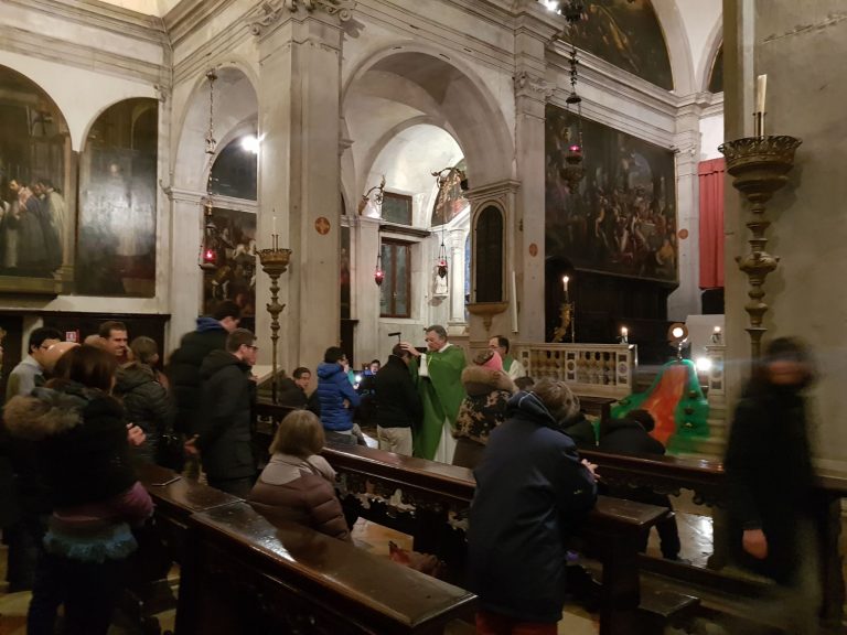 luci nella notte mandato