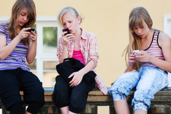 Child-Phone-Tracking-600x400