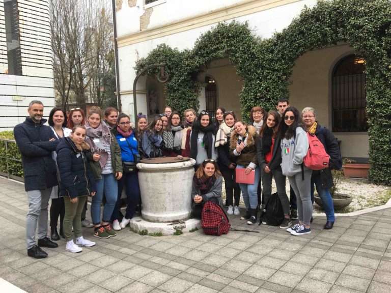 scuola battuti studenti francesi
