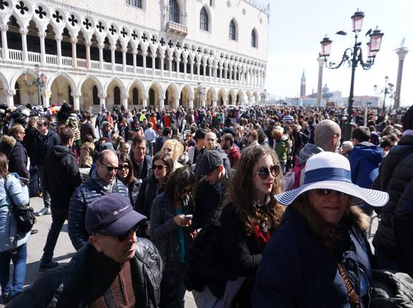 bollino nero-turisti