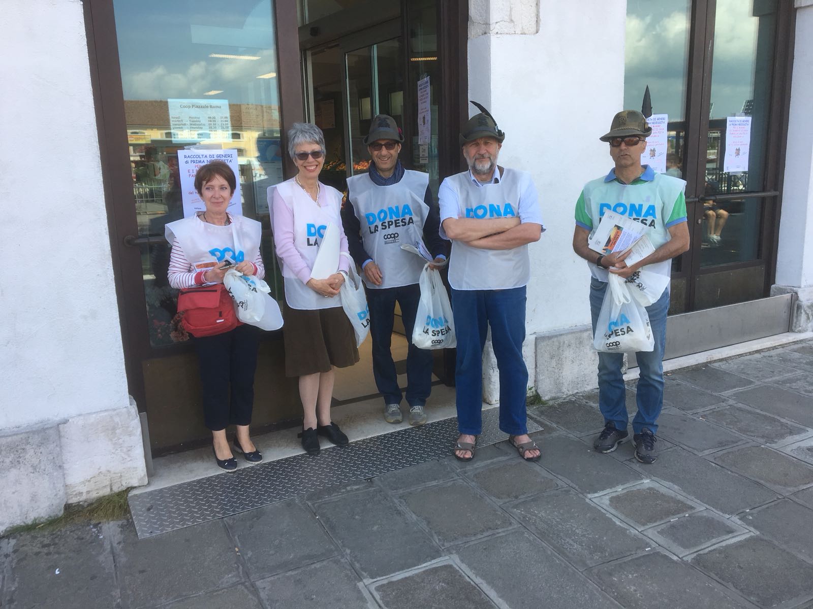 casa famiglia raccolta alimentari tre