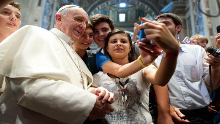 papa francesco selfie