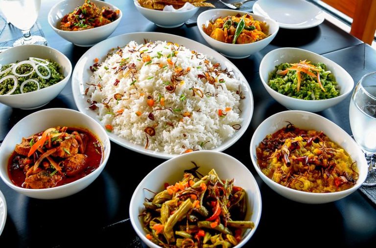Sri-Lanka-Kandy_033_Essen-832x550
