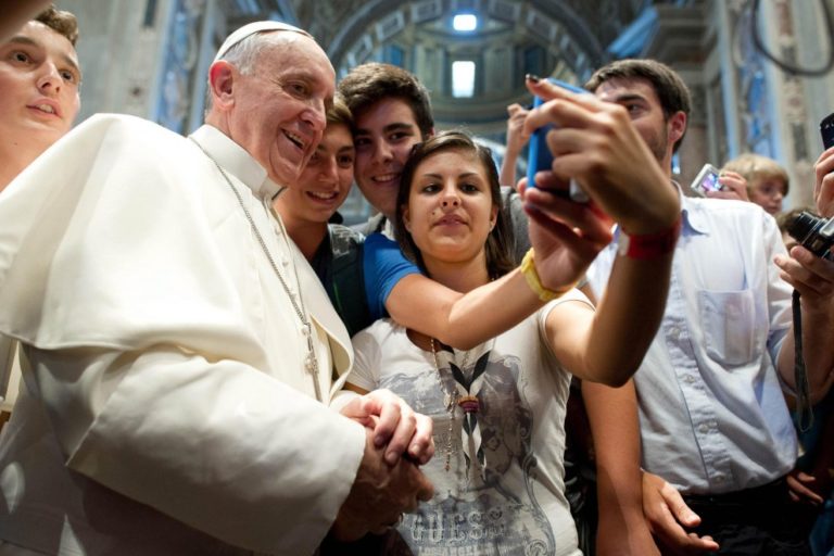 papa francesco e giovani