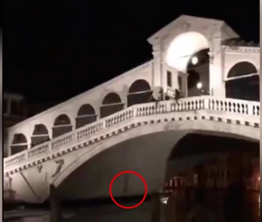 tuffo da ponte rialto