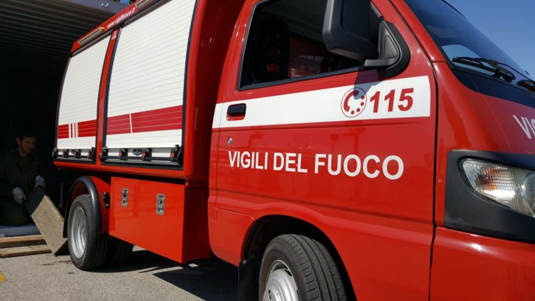 vigili del fuoco mezzo Santa Marta uno