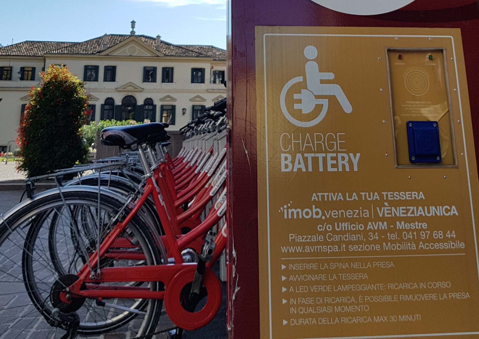 colonnina ricarica batterie