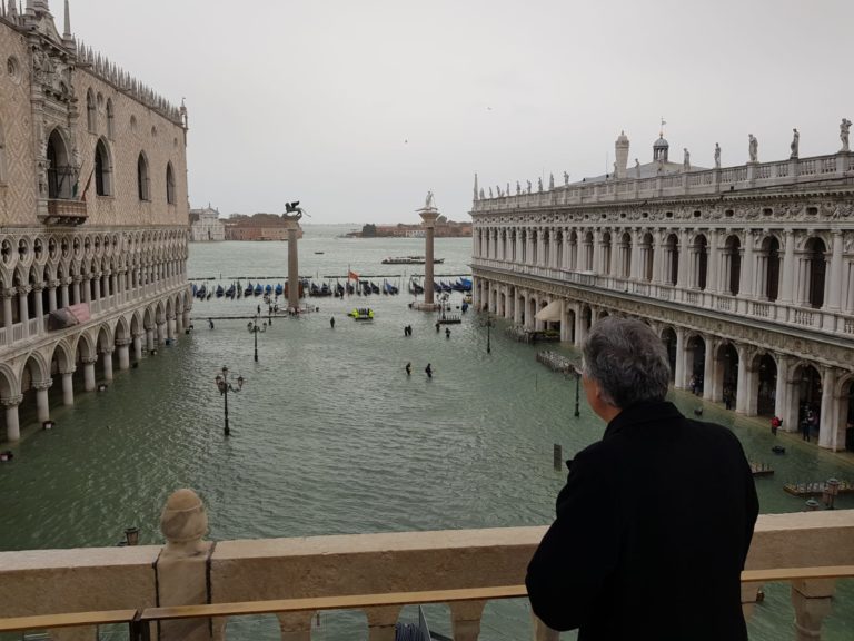 patriarca acqua alta piazzetta san marco