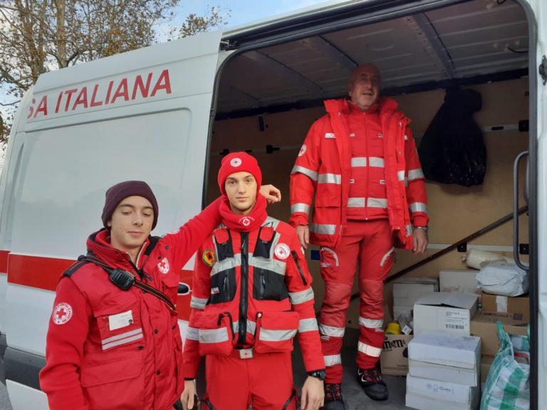 croce rossa aiuti perr pellestrina acqua alta a
