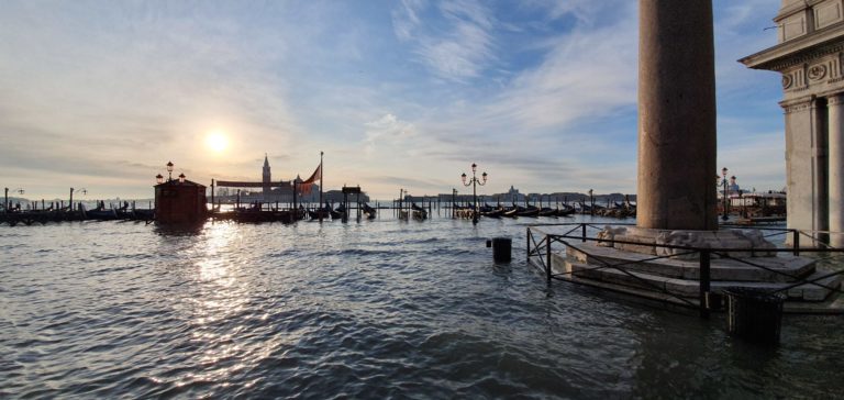 acqua alta piazzetta san marco verso San Giorgio