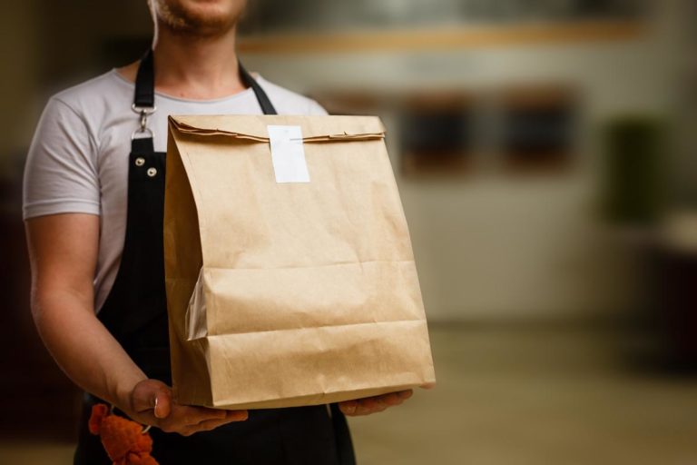 consegna di-cibo-a-domicilio