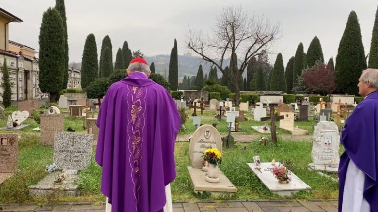 la-preghiera-per-i-defunti-in-ce-800x450-1