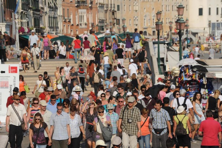 Venezia muore per troppo turismo