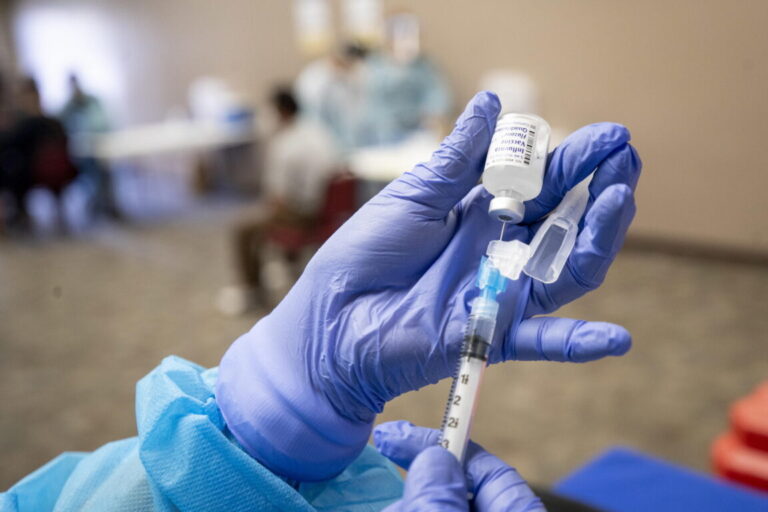 Free flu vaccination clinic in Lakewood, California
