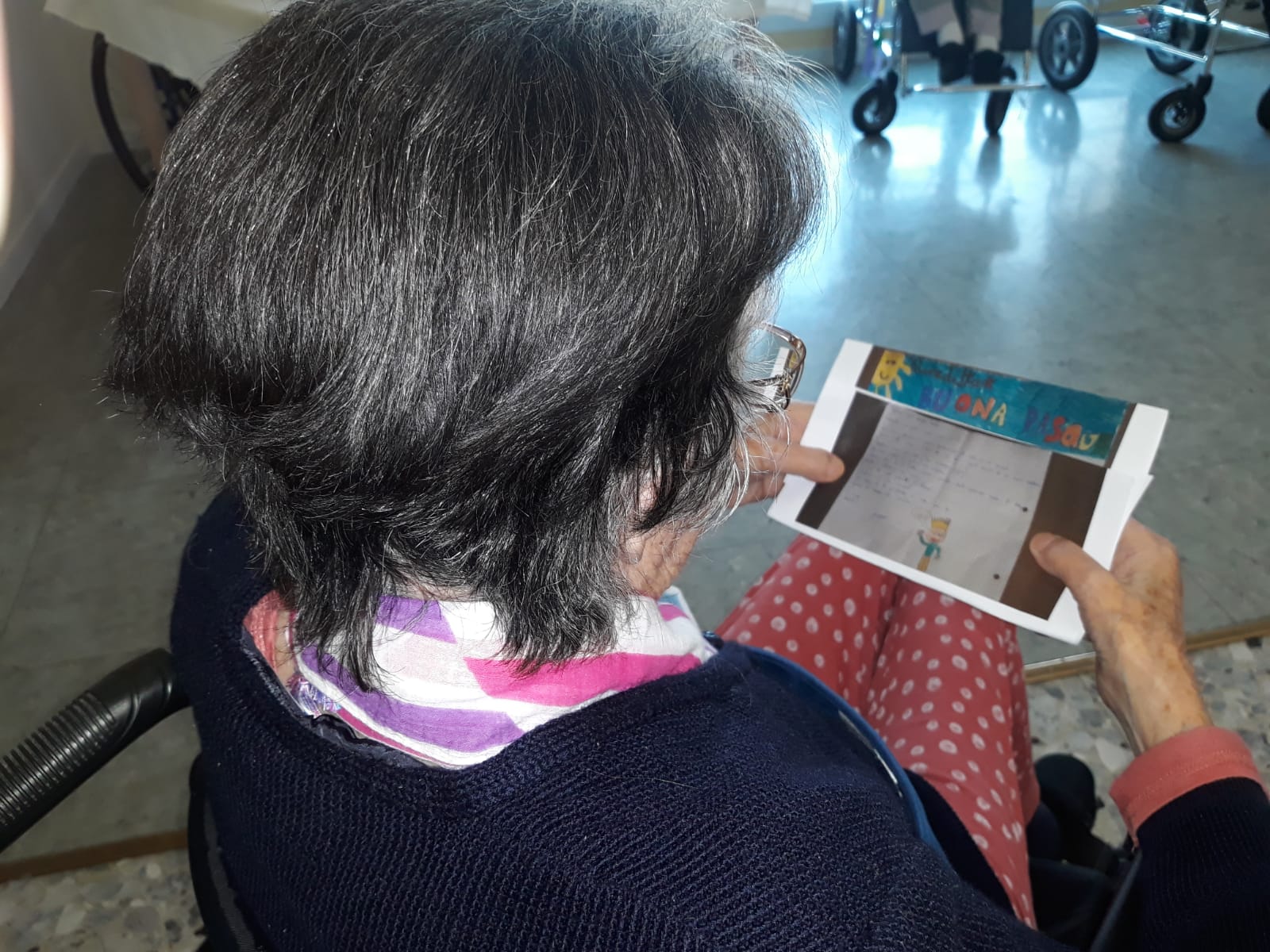 ipav ospite antica scuola battuti con biglietto pasquale da bambini