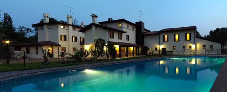 panoramica esterno con piscina