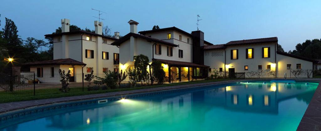 panoramica esterno con piscina