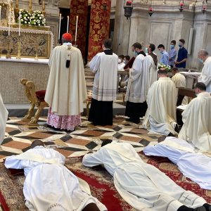 Prostrazione durante le litanie