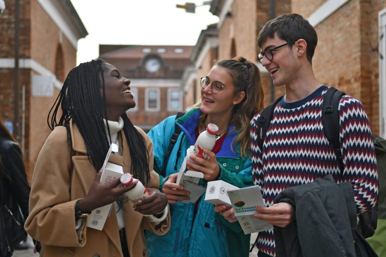 Venezia, 20/11/19 - Università Ca Foscari - campus di San Giobbe - presentazione delle borracce per un ambiente più  sostenibile