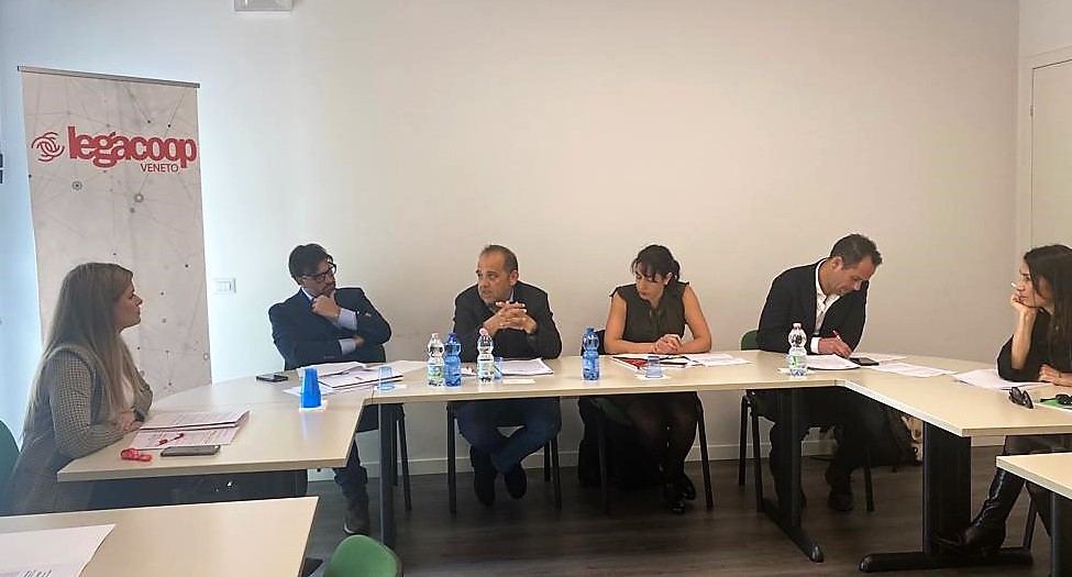2_confst Coopstartup Veneto 2a ed_da sx Laura Giacomini, Piero Ingrosso, Devis Rizzo, Geyleen Gonzalez Vera e Vladi Finotto