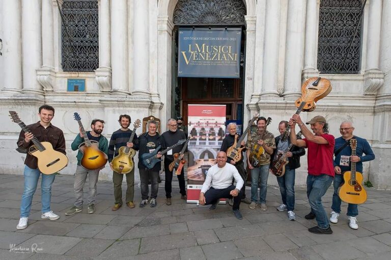 VENICE GUITAR ESPOSITORI