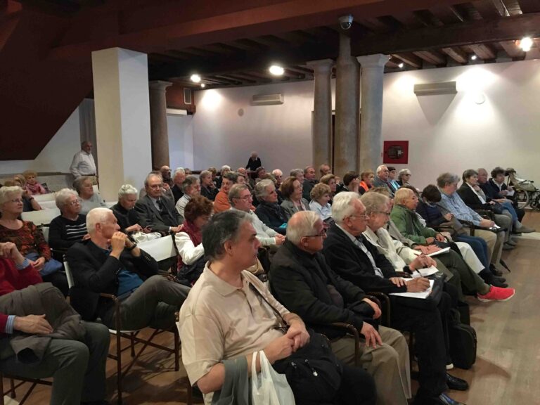 scuola biblica pubblico