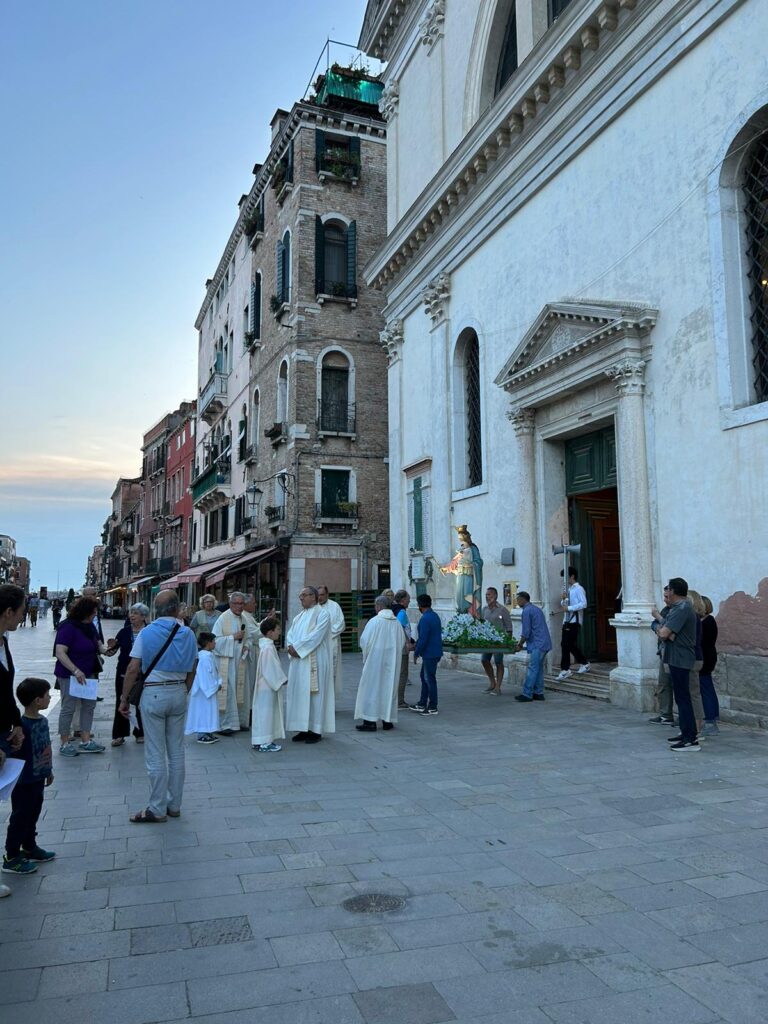 castello processione maria ausiliatrice