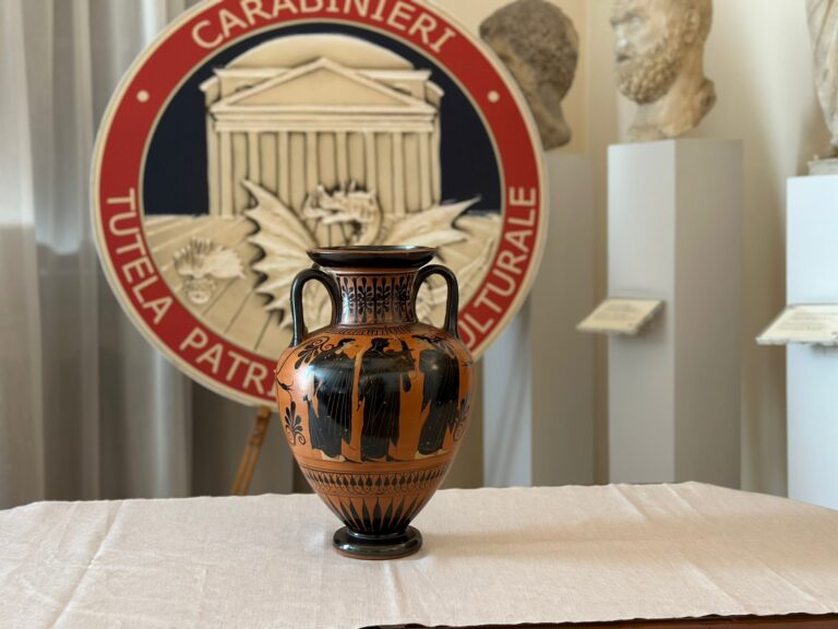 anfora museo archeologico carabinieri