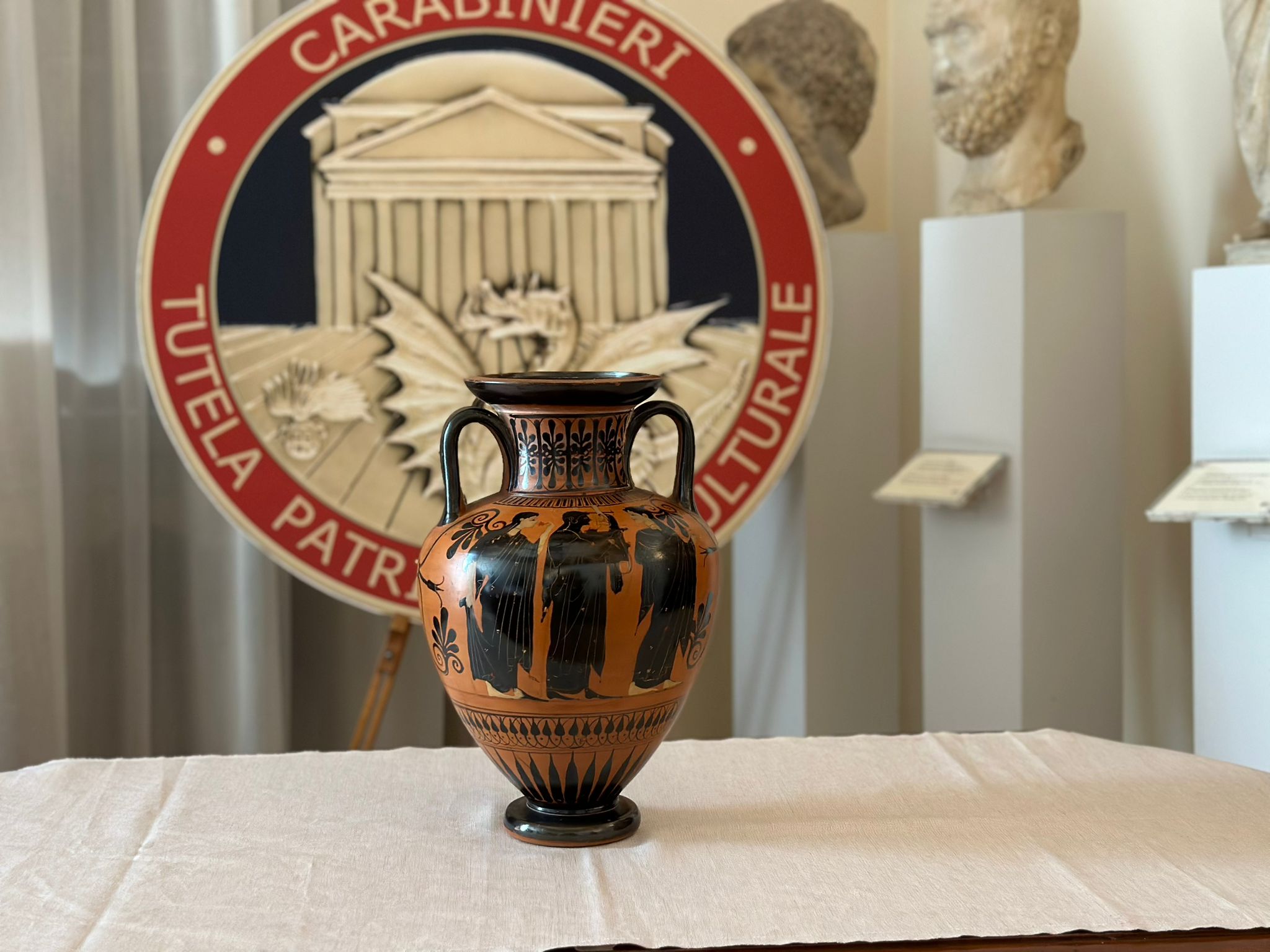 anfora museo archeologico carabinieri