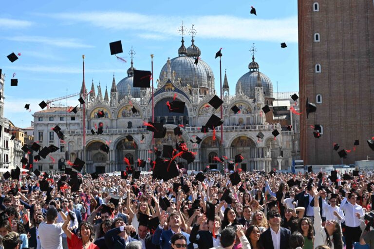 VENEZIA 27/07/23 - Giorno della laurtea in Piazza San Marco.