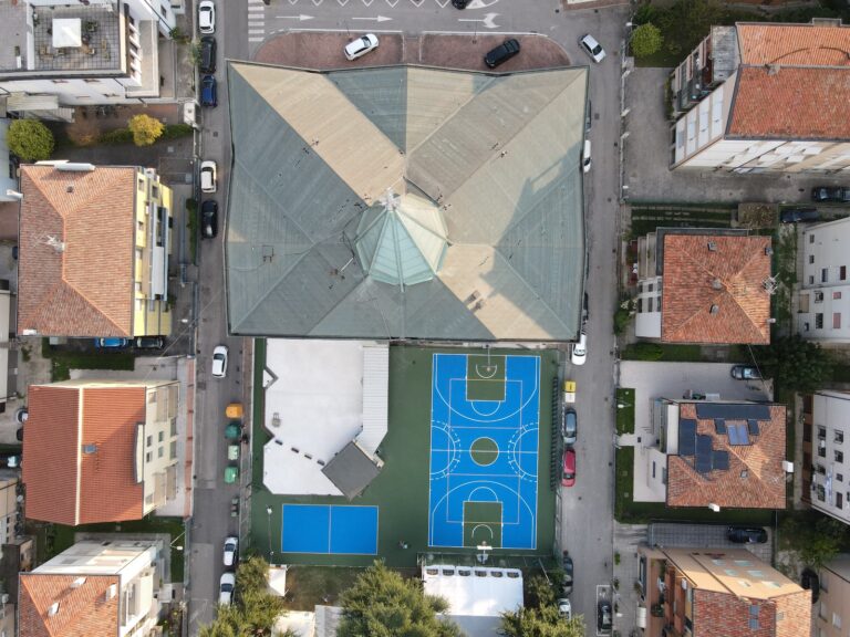 addolorata dall'alto campo da basket