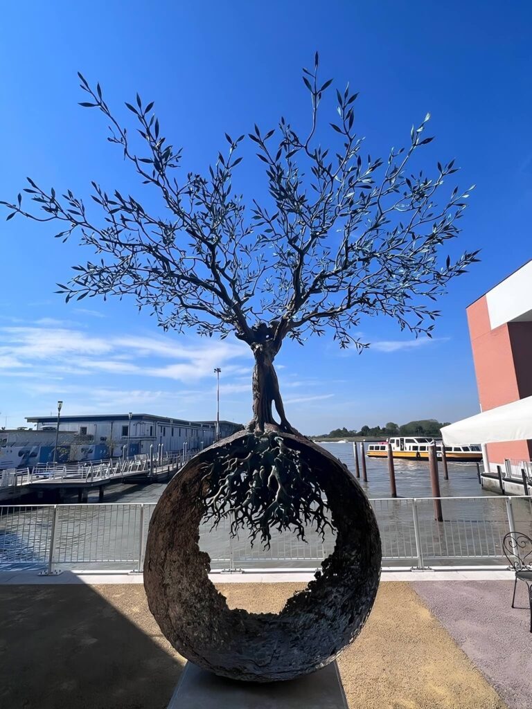 aeroporto marco polo Foto_scultura_Genesys_di_Andrea_Roggi