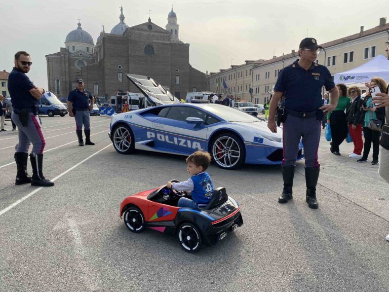 CAV in Piazza 4