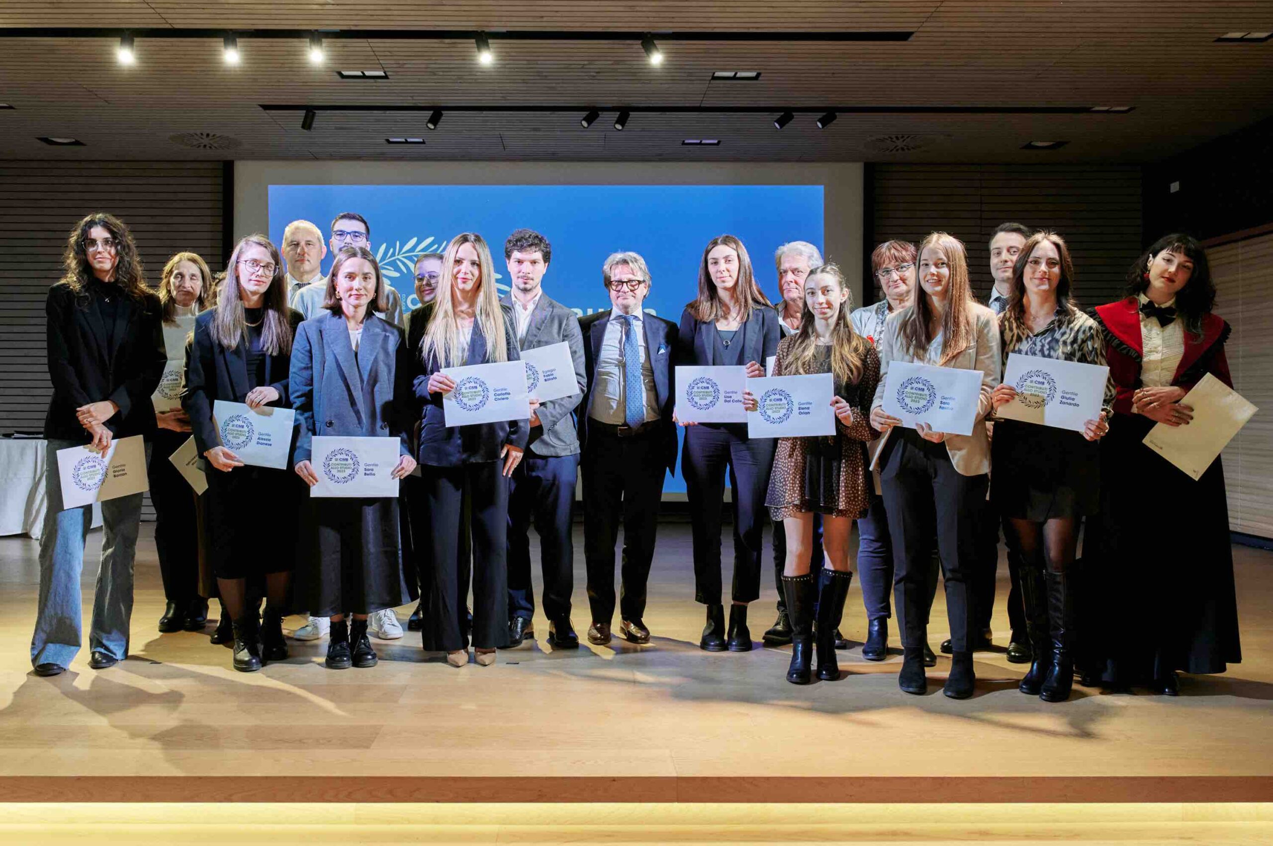 centromarca banca Il Presidente di CMB Tiziano Cenedese con i Dottori Magistrali premiati