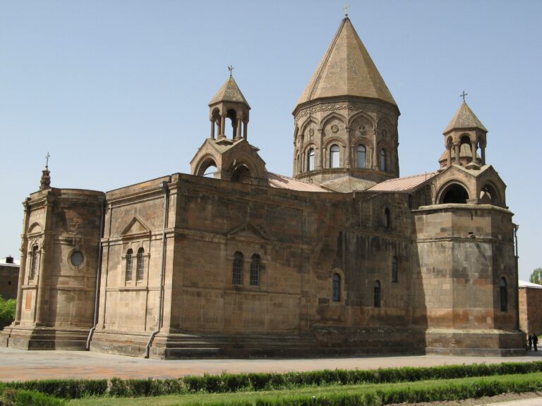 armenia Cattedrale-di-Echmiadzin-il-Vaticano-Armeno
