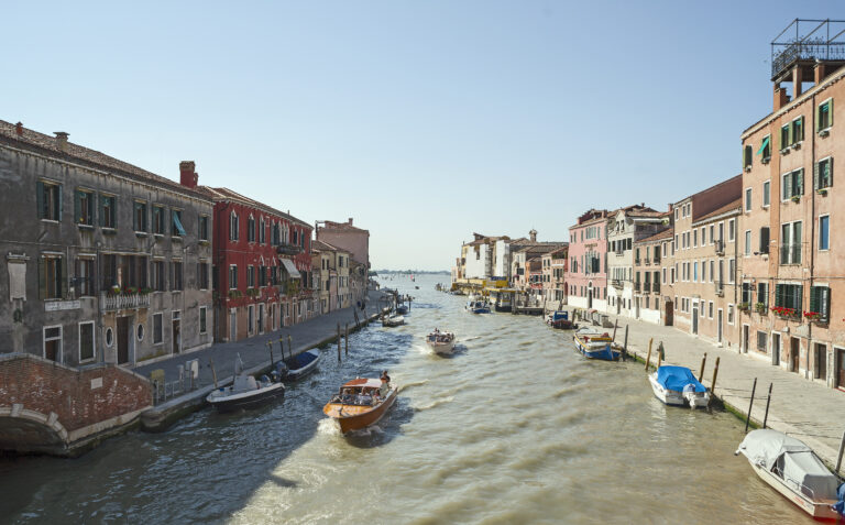 Canale di Cannaregio verso nord-ovest, dal ponte dei Tre Archi