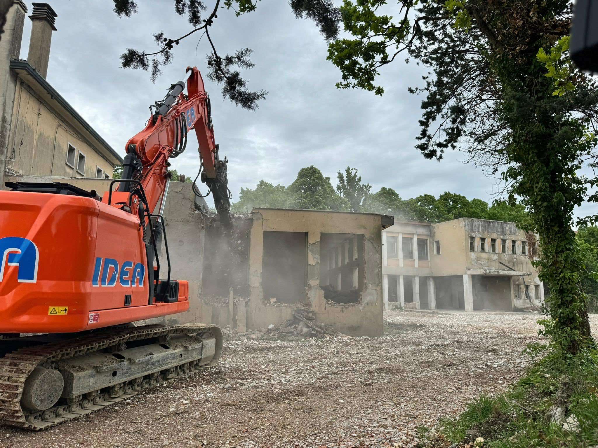 marghera demolizione ex asilo sacro cuore