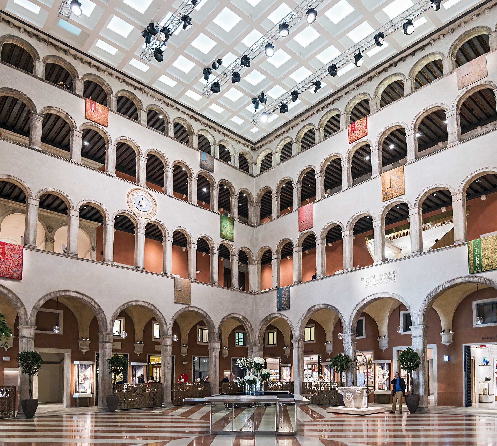 Fondaco dei Tedeschi - Courtyard