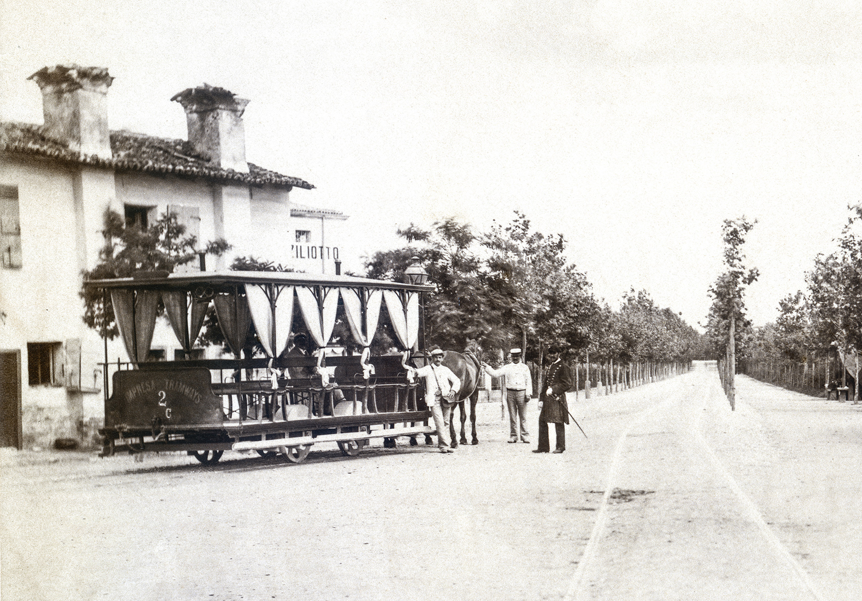 Inizio Viale con tram fine 800 10x15
