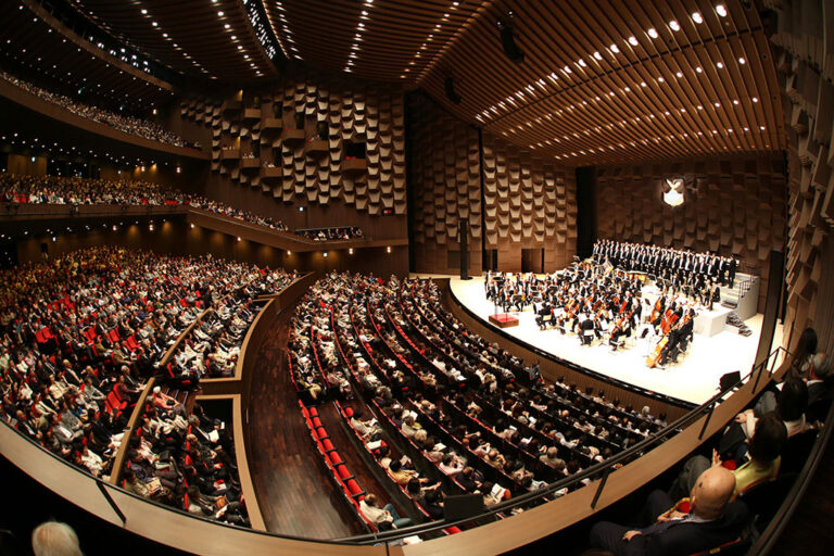 foto inaugurazione sala con fenice 2013