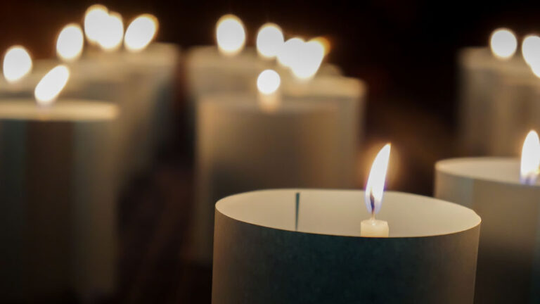 blurred background,Many burning candles have a shallow depth of