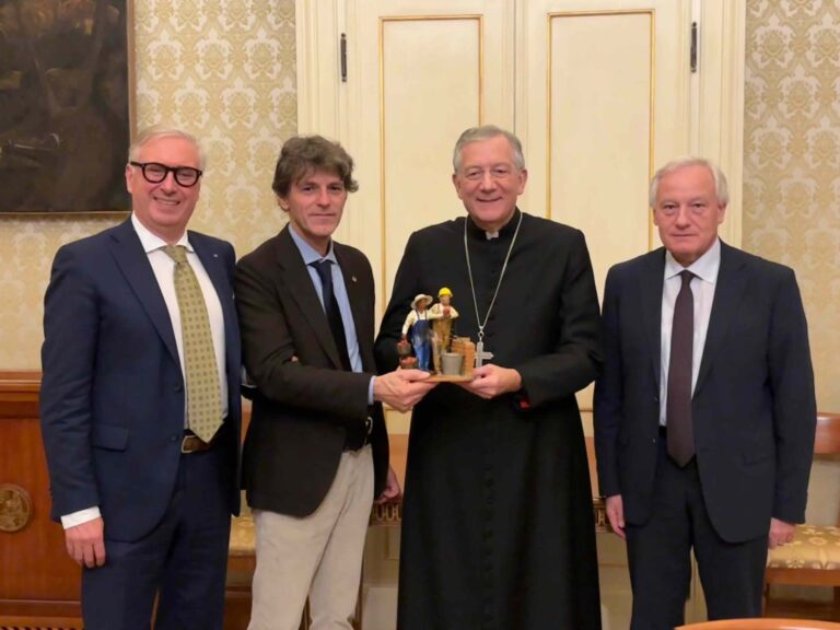 coldiretti la consegna della statuina al patriarca mons. Moraglia