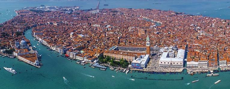 Venezia: i Comitati Privati chiedono più tutela per Riva degli Schiavoni e Palazzo Labia
