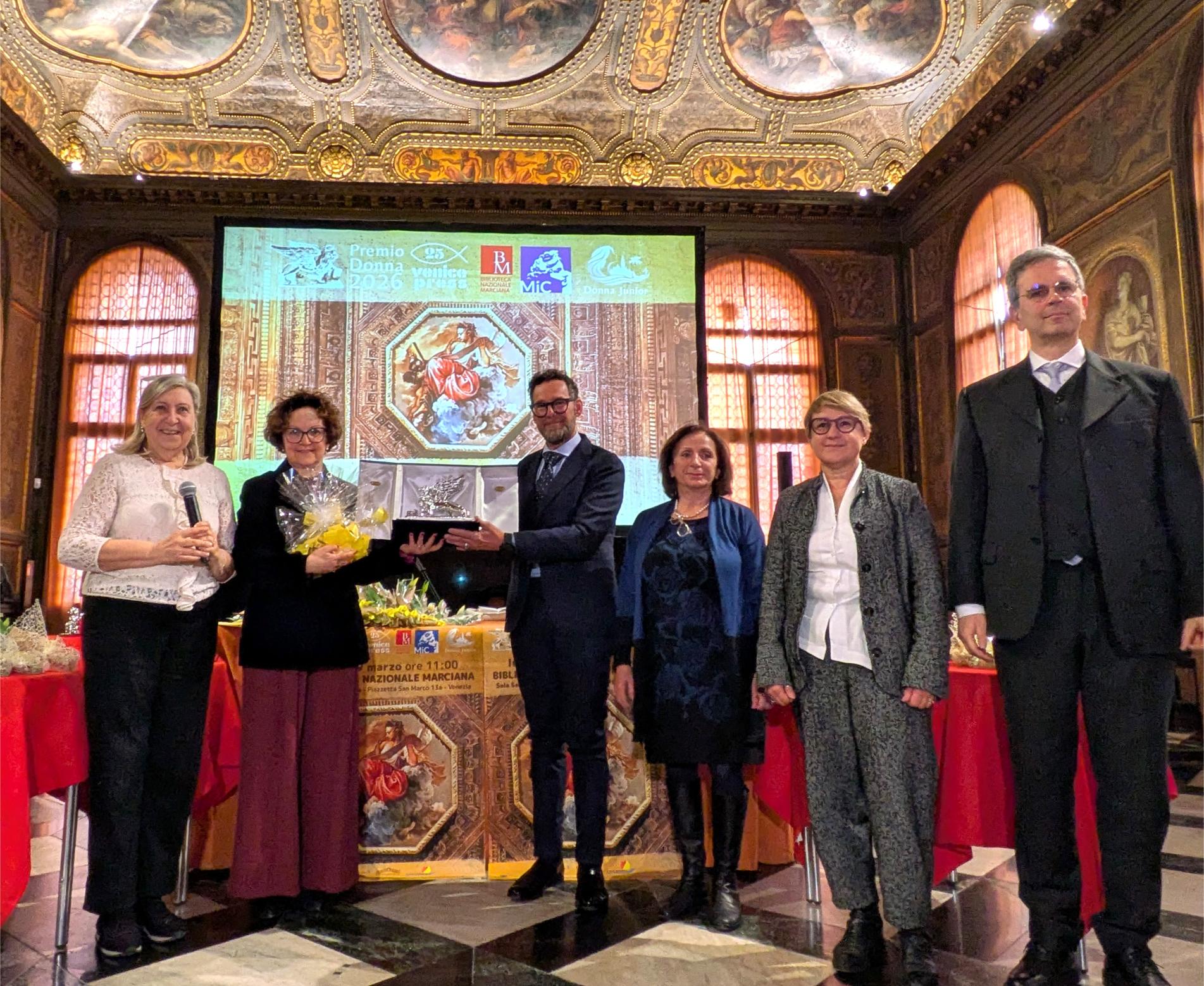 foto Premio Donna Venezia 2026 Lippiello con De Lazzari e gruppo premiazione
