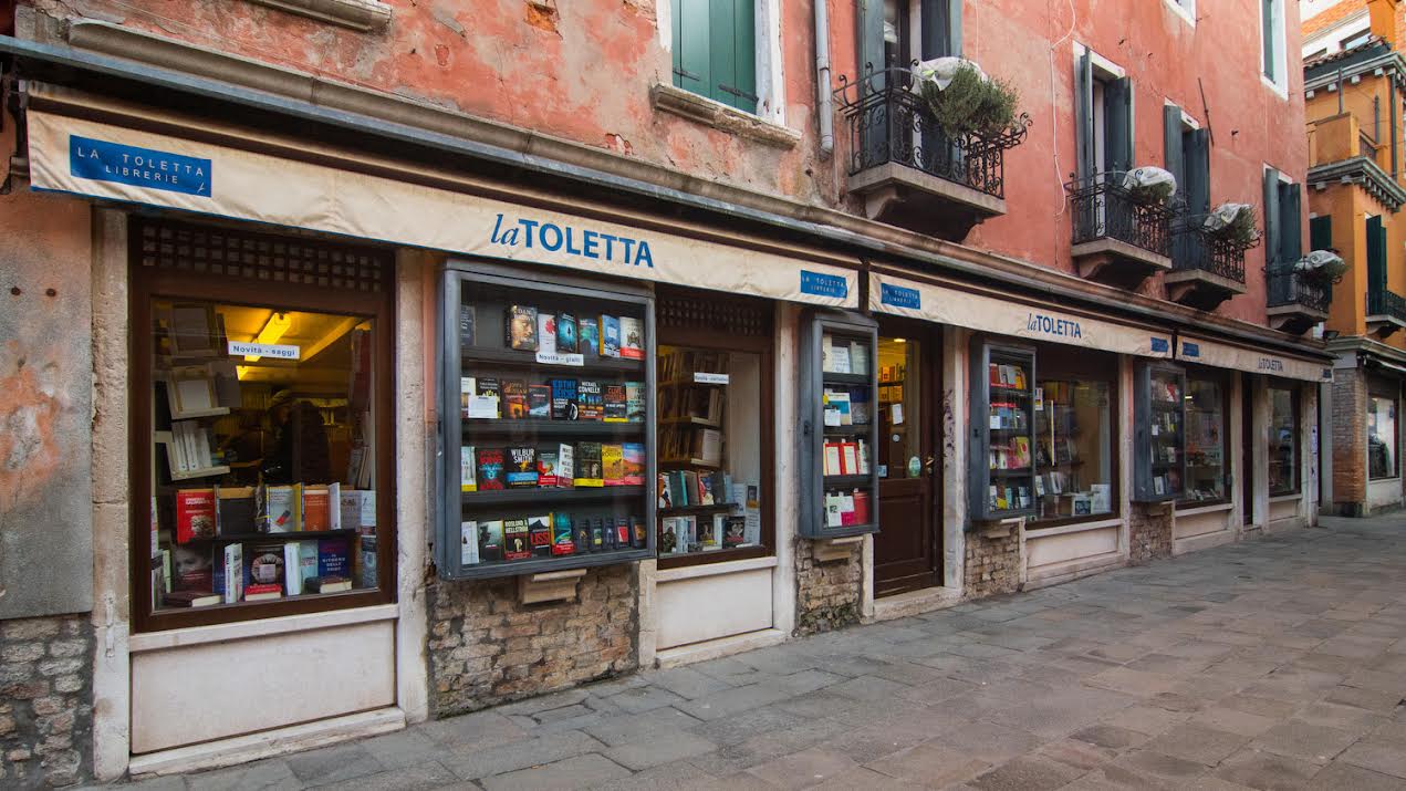 Svuota la vetrina: a Venezia libri in dono ai detenuti
