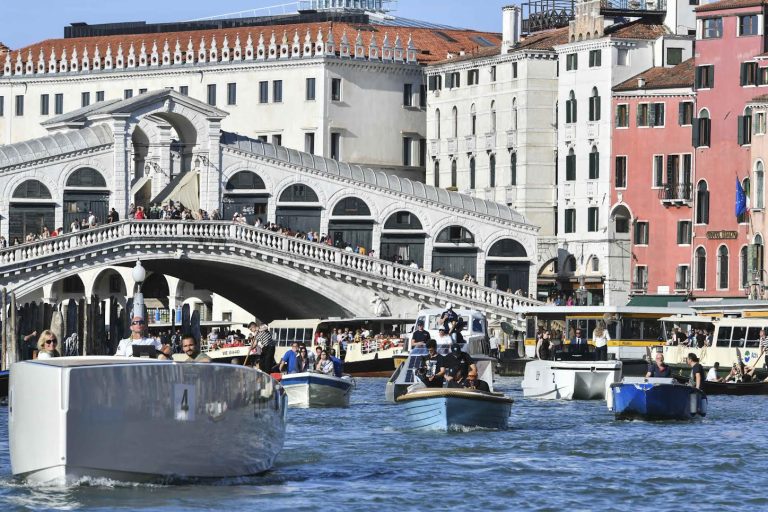 Venezia: al via la sesta E-Regatta: debutta la Green Parade