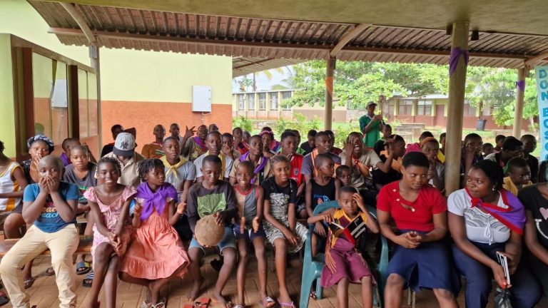 don Cappelletti ragazzi in Mozambico