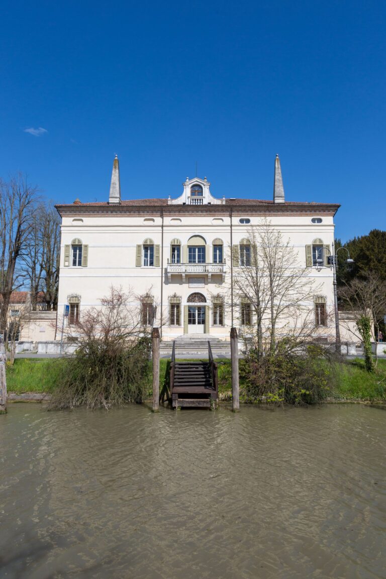 riv Villa dei Leoni
